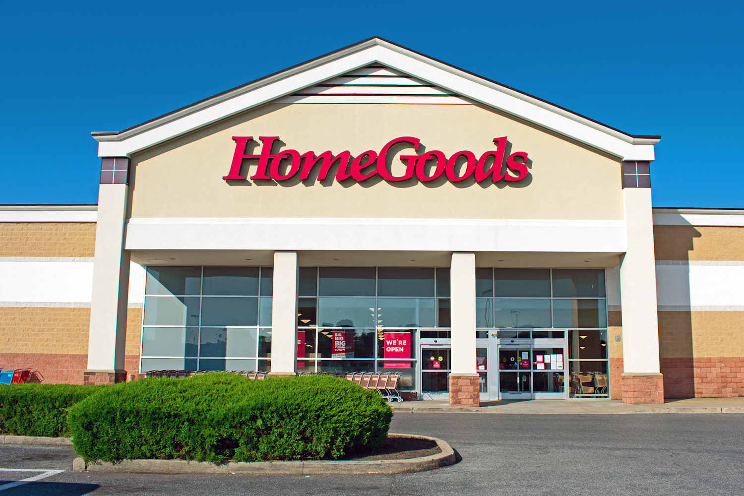 HomeGoods’ Giant Pottery Finds Are All Over TikTok Right Now